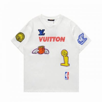 顶级复刻版本]品名: Louis Vuitton 路易威登 新Lv Nba联名勋章刺绣大印花圆领短袖T恤 颜色：黑色 白色 尺码：Xs-L 面料: 280克重磅