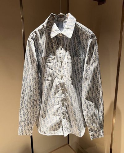 dior 迪奥2025早春新款男女同款衬衣，品牌最新设计元素！既不单调也不复杂,恰到好处的展现品味！客供定制进口牛仔面料！面料独具的高奢立体感呈现简约优雅气质！