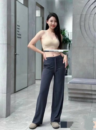 Lulu瑜伽抽绳长裤阔腿裤 走在路上都会被要链接 火出圈儿的Lu家新神裤Throwback Still 显高显瘦显腿长，又遮肉又不挑身材，梨子心穿也超好看 超模