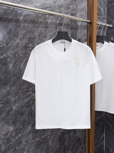 款号J06 25Ssburberry 巴宝莉战马贴布绣 原版1:1 logo标识精致升级 灵感源自八十年代复古 原版面料 官方同款 短袖T恤 定制280克32支