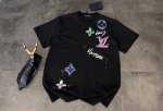 新款短袖上新：2025Ss 夏季新品路易威登 Louis Vuitton Lv 彩绘涂鸦情侣圆领T恤谁穿谁好看！ 面料：甄选上乘的精致双纱棉面料，细腻柔软，就像