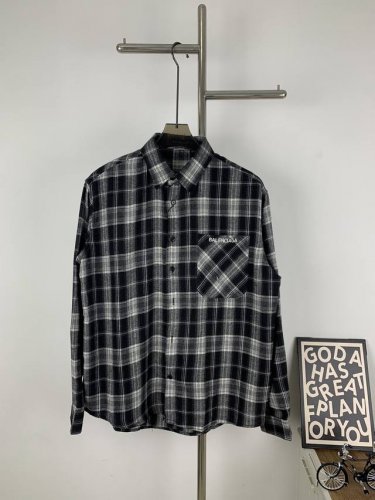 款号G728 只有卡其色了 新款巴黎新款爆火磨毛衬衫Balenciaga24Ss后背字母印花Logo色织格子衬衫上衣 1手感舒适柔软，拥有既织物不褶皱的特性！