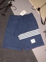 Thom Browne 2025Ss新款针织短裤，定制面料采用威化布织法，提花针织工艺，版型紧致立体，4杠拼接，定制裤绳五金质感强，顺滑，上身舒适透气，凹凸有型