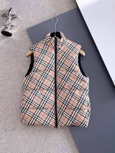 P470 巴宝莉 季新款羽绒棉服加棉夹克外套，秀场新品品相非常完美，舒适保暖，三标齐全色泽饱满诱人，非常出彩的设计，轻松将时髦感进阶，做工极为考究严谨，走线工整