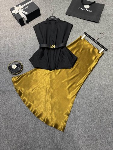 绝美黑金配气质裙套装！ 高级时尚宽肩袖V领拉捆条荷叶衣摆开衫上衣松紧腰斜纹裁鱼尾摆半身裙套装！巨美 Smlxl