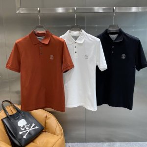 布鲁家 布鲁提polo衫超有型经典又百搭，散发着低调的奢华感。领口设计简洁利落，几颗纽扣增添了几分正式感 左胸处精致的品牌小标，细节之处尽显品质。M-3Xl 隔