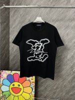 款号 G Lv 胸前泼墨大标刺绣圆领短袖 Louisvuitton官网Zp同步新款T恤 面料采用32支双纱2 克高克重纯棉面料 同缸定织定染原版同色螺纹 进口机