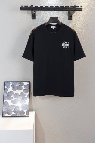 最高版本 款号K459 Loewe罗意威经典刺绣立体小标短袖T恤 布料采用32支270双砂纯棉质量超级好 此款胸口精美Logo刺绣，真的是Loewe很精致 大道
