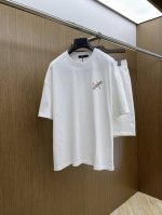新款 套 Arc 2540春夏最新款休闲短裤短袖套装，男女款 贸易公司渠道稀出，同步官网发售！基本每一季都会有它的背影所在，期待着所有潮男潮女们的演绎！此款选用