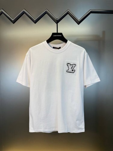 顶级复刻★Louis Vuitton路易威登Ss25春夏新款贴布刺绣刺绣圆领T恤 采用280G双纱棉面料洗水处理 不缩水不变形 更柔软舒适 刺绣图案设计 简单大