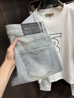 Armani 独家专供新款阿玛尼潮男时尚休闲牛仔裤，高端欧版原单裤子，潮流时尚休闲裤子 透气舒适度高，细节无可挑剔，品牌元素设计理念，体现高品质。呈现休闲裁剪，