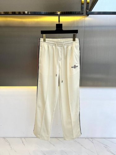 Mon蒙口、25S新品男士抽绳运动卫裤，全新发布新款定制，细节一丝不苟，打造出了常青树的百看不腻以及舒适百搭。休闲运动裤作为随时随地男人都能穿搭的时尚单品之一，