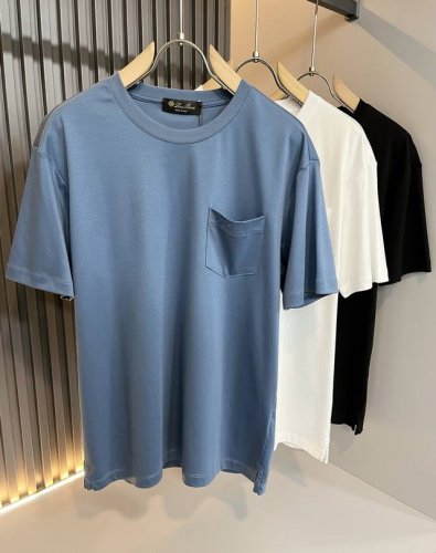 loro Piana诺悠翩雅 2025春夏男士最新的贸易订单短袖T恤，全品相！！上身舒适透气，不僵硬，整体有着丰富的立体感，品质出口订单，衣身Logo图案刺绣设