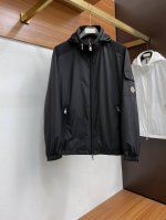 新款上架 prada 普拉达 25最新款连帽夹克外套 官网同步爆款 高端定制 品质经得起任何形式检验 呈现一种焕然一新 赋予你与众不同的上身体验 均经过严格的挑