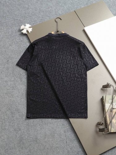 Fendi 芬迪微宽版型Xs-L 新款独家限定 25年最新最顶级 满印花Logo暗纹毛巾绣字母Logo 双袖后背格纹贴布 精美重工艺 280克洗水面料T恤作为奢