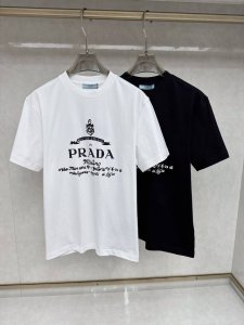 普拉达 2025早春 最新款短袖T恤 原标 定制面料 手感柔软 穿着舒适 做工精细.上身效果无敌帅气 码数 S-2Xl