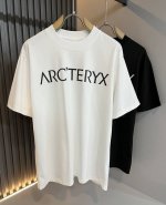 Arcter*X始*祖鸟 2025春夏新款男女同款短袖T恤户外品牌可能大家第一想到的就是加拿大鹅 始祖鸟 给人一种标签试的感觉 除了在款式设计上颇有造诣之外 最