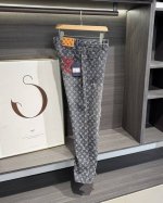 款号-Mx017 细节图 Louis Vuitton 路易威登 Fw22 满印老花小红人牛仔长裤 专柜同款Louis Vuitton Lv Fw22满Logo老