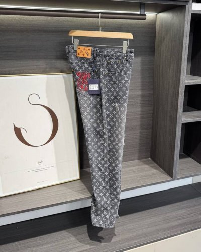 款号-Mx017 细节图 Louis Vuitton 路易威登 Fw22 满印老花小红人牛仔长裤 专柜同款Louis Vuitton Lv Fw22满Logo老