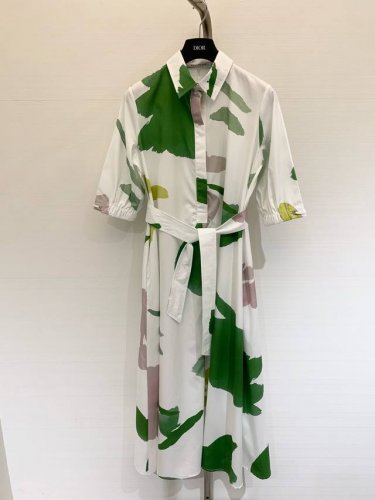 夏季新款彩绘印花图案府绸纯棉收腰连衣裙，字版型超绝 巧妙修饰身形！多巴胺色系 舒适清凉 早春浪漫氛围感穿搭 码数：--