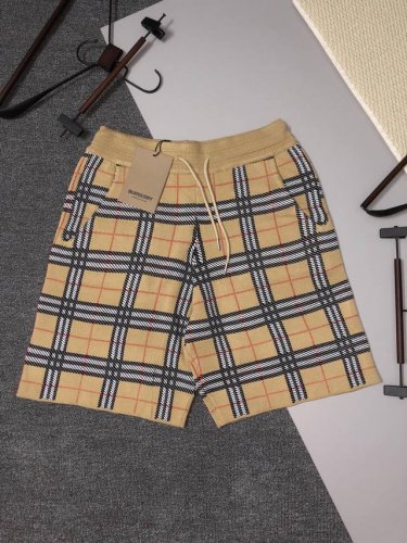 Burberry 巴宝莉 格子 经典款 2025Ss新款针织短裤，定制面料采用威化布织法，提花针织工艺，版型紧致立体，4杠拼接，定制裤绳五金质感强，顺滑，上身舒