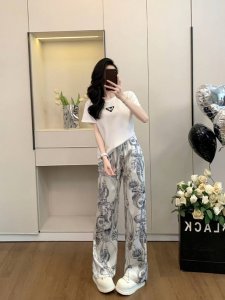 套装 颜色 pa白色+ Dior链条裤子 面料 纯棉+醋酸真丝缎 t恤成份 95%棉 5%氨纶 裤子成份 95%聚酯纤维5%氨纶 smlxlxxl