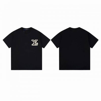 款M204 Lv发泡短袖 Louis Vuitton 24Ss复古发泡大V短袖T恤 复古平纹布面料， %棉，Os无性别设计，方正版型，圆领短袖，正面发泡印花Lo