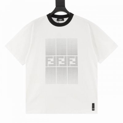 fendi 芬迪25Ss Ff 印花Logo短袖T恤采用高质量面料制作而成 无论是日常穿搭还是参加派对 都能展示出您的时尚品味和个性 这款短袖具有舒适的剪裁和休