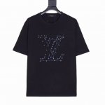 款号Y367 Louisvuitton 路易威登24Ss星宿数字连线短袖 客供Alumo平纹棉绉布,，纤维面料精细裁制而成，平整紧致且手感质感都属于超级轻盈，柔