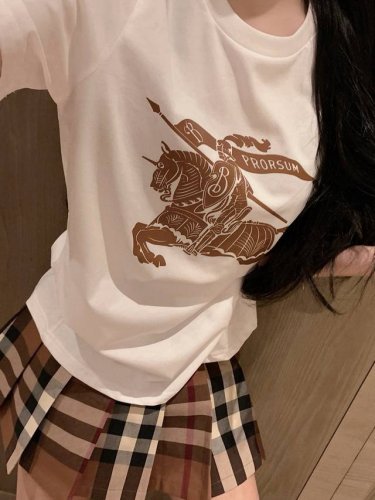 burberry 巴宝莉Bbr战马印花圆领短袖T恤 款号 25670505403 颜色 蓝色 咖色 尺码 Sml s码80-95斤 m码95-110斤 l码11