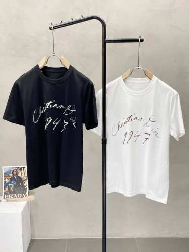 P200。Dior迪奥独家专供新款原单男士休闲短袖 高端定制 高版本 时尚百搭爆款进口面料 手感超柔软细腻 穿着亲肤舒适 高端精品 代工厂P精细做工 上身非常赞