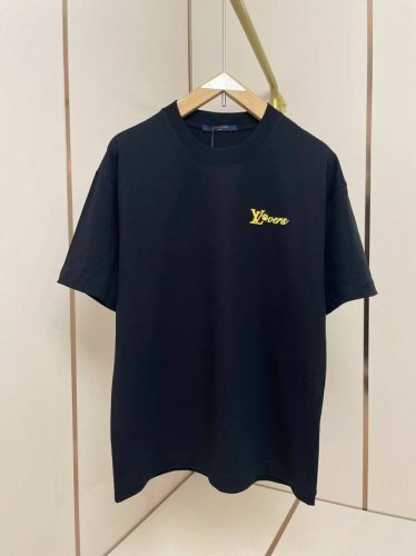 Lv2025新款发泡字母T恤 立体发泡工艺 立体感十足 双层螺纹领口 肩部通肩压条 280G纯棉面料 黑白双色 男女同款码数S-Xxl