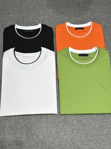 新品 普拉达男士时装款圆领短袖T恤，贸易公司洋行货，高级限定款，25年春夏新品，明星级人气单品！ 客供埃及进口顶级面料，甄选尼罗河区域光照极好的上等棉花原料，经