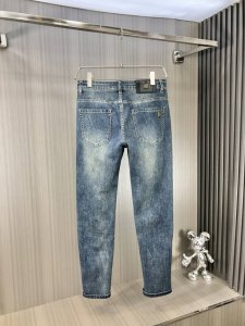Bai Givenchy 纪梵希 2025春夏最新推出男士牛仔裤新品 重工水洗牛仔面料 定制面料和一般牛仔布料比起来 更加柔软舒适 超重工洗水工艺 双工艺洗水