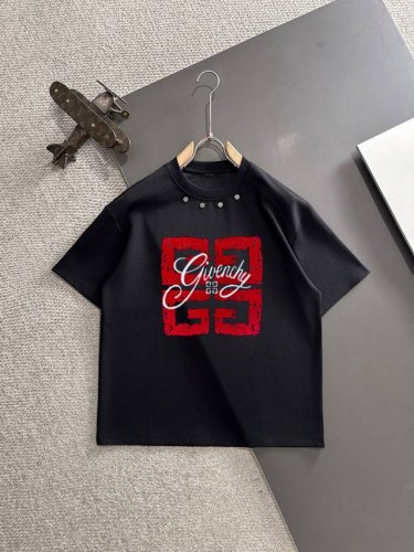 隔天出货 纪梵希 2025夏季新款 顶级品质 区别通货 重磅推出特殊面料短袖 夏季走秀款 个性独家款式 男女同款 采用进口定制定染面料 后领锁链底全包肩 过水不