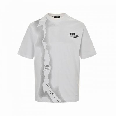 balenciaga 巴黎世家 24Ss 双B涂鸦字母印花短袖 磨毛质感手感柔软,前后梵文哥特字母搭配整身作旧破碎印花设计，重工洗水款.贴肤舒适, 耐看又好穿，
