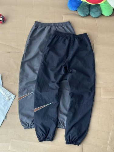 耐克25春夏新款刺绣Logo夏季柜子爆款二色休闲运动轻薄速干弹力裤，内里网状款 微收口版型满足日常搭配！进口锦纶天丝速干弹力面料柔软透气舒适， 速干裤的优点和功