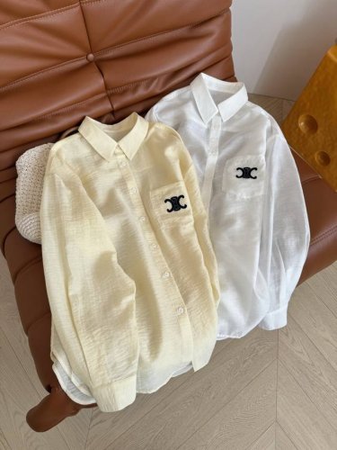 绝美防晒衫 25新品 凯旋门Logo刺绣防晒衬衫 复古又高级 上身一整个惊艳住 日常凹造型和防晒功能两不误 实穿天赋满格 非常轻薄的天丝面料 微透视的感觉 透气