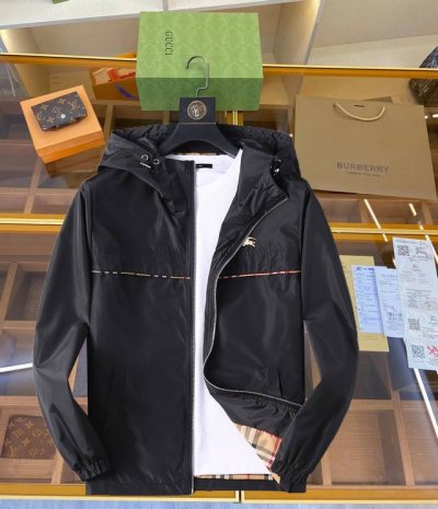 巴宝莉 官网同款，提前发售！2025春季新款男士夹克外套，原单三标齐全高端版本！专柜定制面料 透气舒适度高，细节无可挑剔，品牌元素设计理念，体现高品质。手感细腻