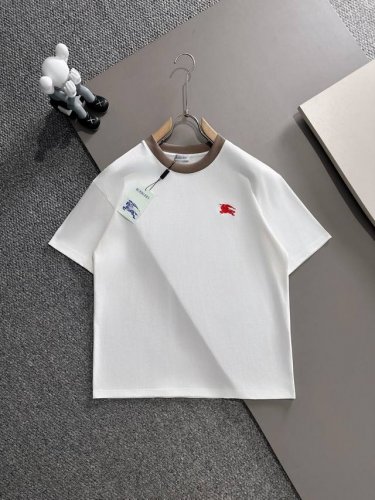 Burberry* 2025春夏款上新 原高版本 巴宝莉 面料采用270克高密度纯棉 不变形 不缩水 工艺介绍 双线走位 胸口采用高精密浮体绣花 颜色 白色 s