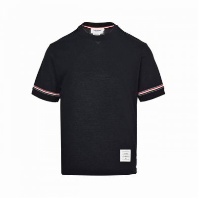 Thom Browne 汤姆布朗 三色条纹织带圆领短袖 原版定制面料，克重和原版一致，超重工的针织工艺使面料表面呈现出细腻的肌理感，手感柔和厚实，有一定的自重感