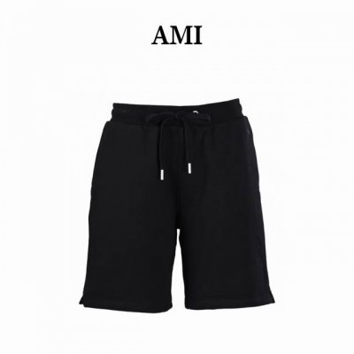 Ami paris 爱心刺绣短裤 定制奢享毛圈卫裤料，采用进口机刺绣工艺，使用先进的计算机控制系统和精密的机械部件，实现刺绣作业，精度高，线条流畅而细腻，酵洗加