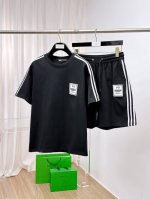 y3 25早春最新顶级经典双面料拼接款短袖套装，高端品质专柜原单圆领援助，顶级制作多口袋工艺进口面料，专柜款独特设计，采用进口高端订制进口丝线手感一流！官网在售