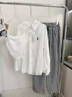 品名：Ralph Laur*N 拉夫战马松弛慵懒衬衫背心格子裤三件套 尺码：M.L 颜色：白色 白色衬衫搭配黑色格纹裤，宽松的版型，慵懒随性，日常出街或通勤都超