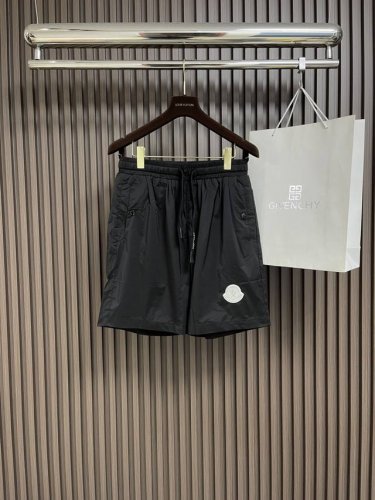 Moncler 2025Ss 夏季男士休闲五分短裤，抽绳松紧腰带，舒适透气！拥有柔软细腻的特性舒爽透气，上身效果非常棒究极百搭，随时随地随心所欲的搭配打造多变造