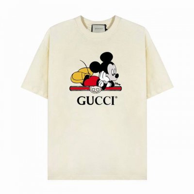 Gucci新款麻花短袖T恤,设计看起来满满的高街范儿！版型剪裁特别有讲究！上身很洋气显瘦内搭外穿都看高密针织圆领设计，平整简约！亲肤透爽！T恤面料的柔软性舒适性