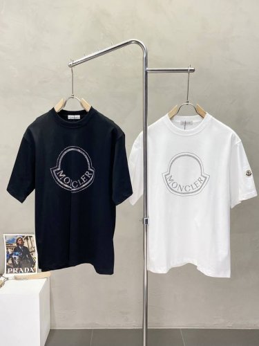 moncler蒙口独家专供新款原单男士休闲短袖 高端定制 高版本 时尚百搭爆款进口面料 手感超柔软细腻 穿着亲肤舒适 高端精品 代工厂P精细做工 上身非常赞 男
