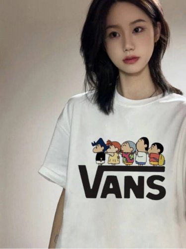 Vans万斯 春日部防护队蜡笔小新纯棉直筒T恤卡通印花短袖情侣款 Color: 白色 Size: M-Xl M 肩宽50 胸围112 衣长 Cm L 肩宽51