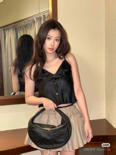 25Ss春夏Alexander Wang 真丝吊带背心度假万能搭配神器Smlp ：黑色