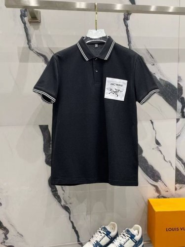 始祖鸟 高端商务 白领 单位人士必入单品！ 无痕压胶冰丝休闲商务短袖Polo，科技面料，冰丝无痕，体感非常棒，手感顺滑质感很棒！弹性好，无任何束缚感，面料自带透